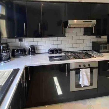 Lovely 2 Bedroom With Private Garden Единбург Екстериор снимка