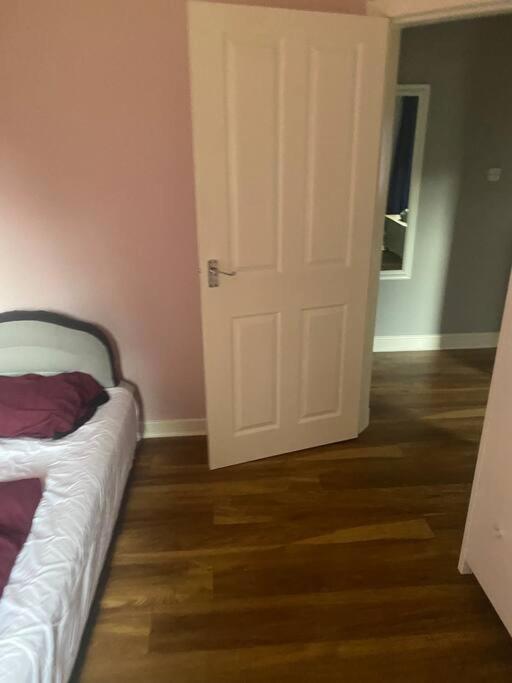 Lovely 2 Bedroom With Private Garden Единбург Екстериор снимка