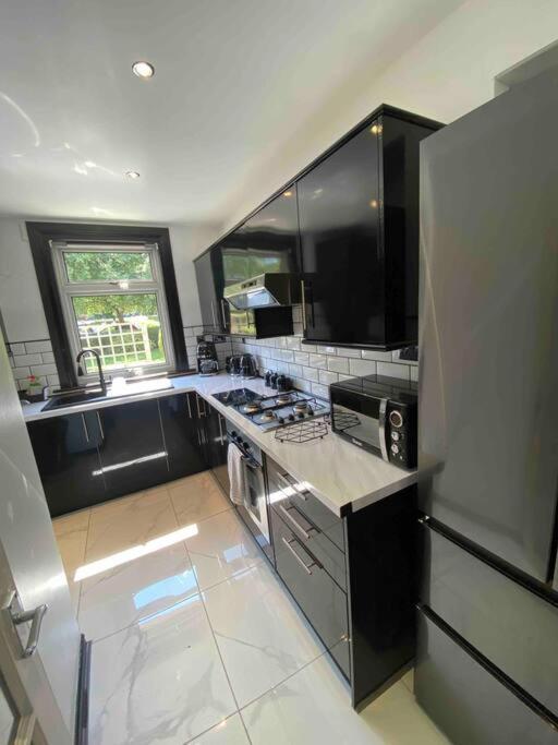Lovely 2 Bedroom With Private Garden Единбург Екстериор снимка