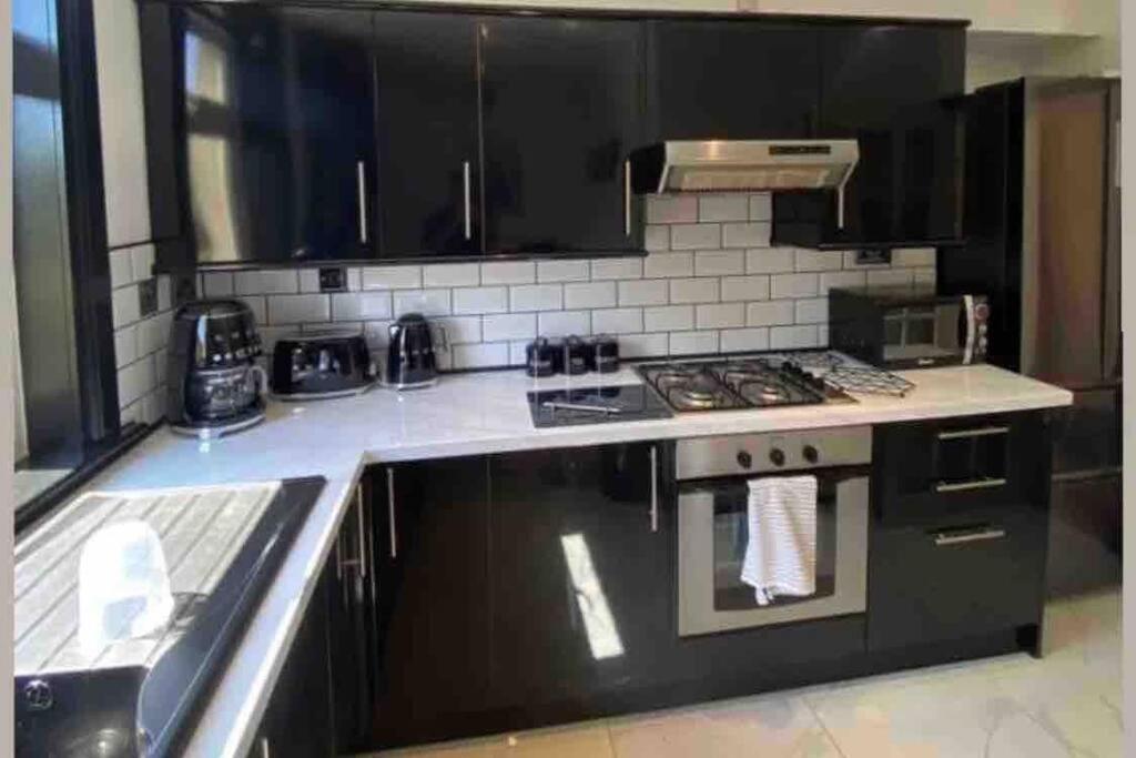Lovely 2 Bedroom With Private Garden Единбург Екстериор снимка